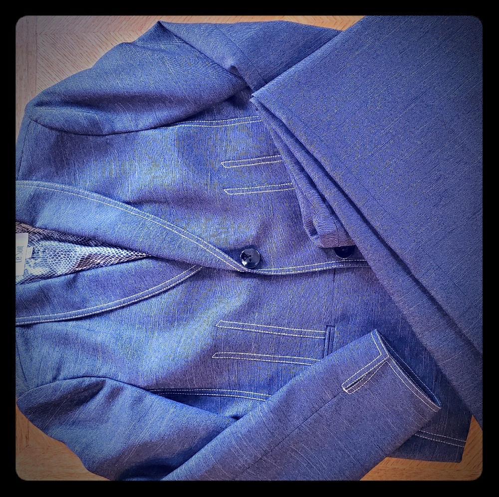 Pants suit